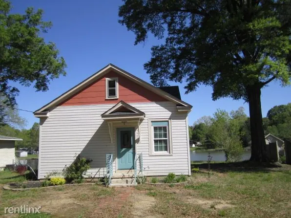 1092 W Shore Dr, Lancaster, SC 29720