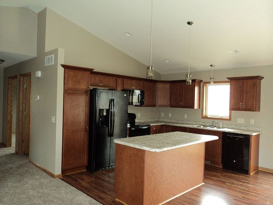 2nd image of 2000 Pratt Cir