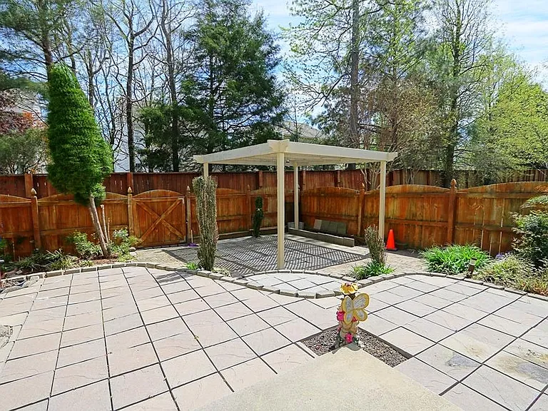 1317 New Haven Ct — Photo 23