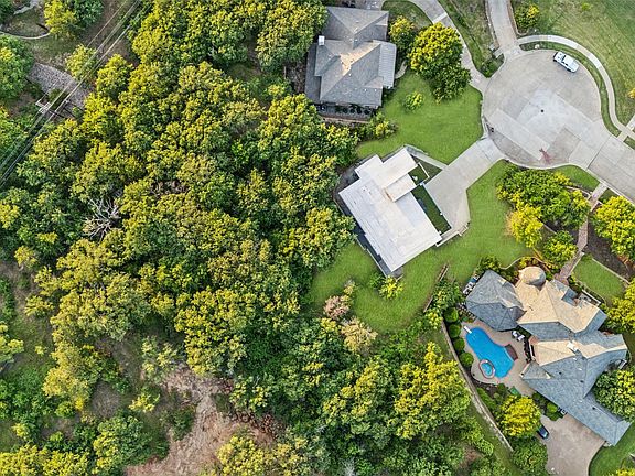 4th image of 508 Holly Ct