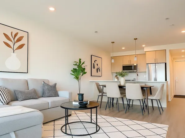 147 Haliburton St #306, Nanaimo, BC V9R 4V9