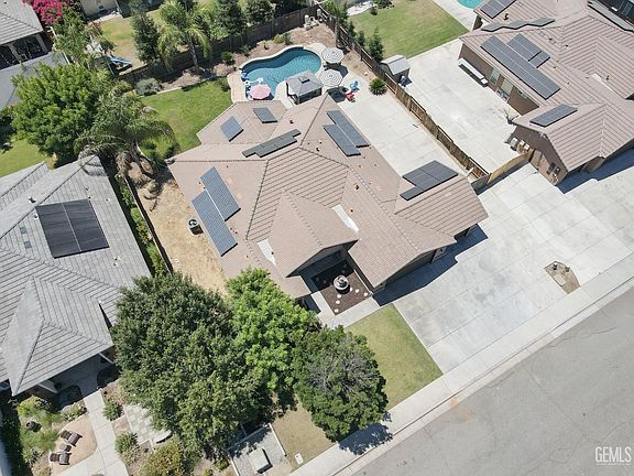 3rd image of 541 Padre Dr