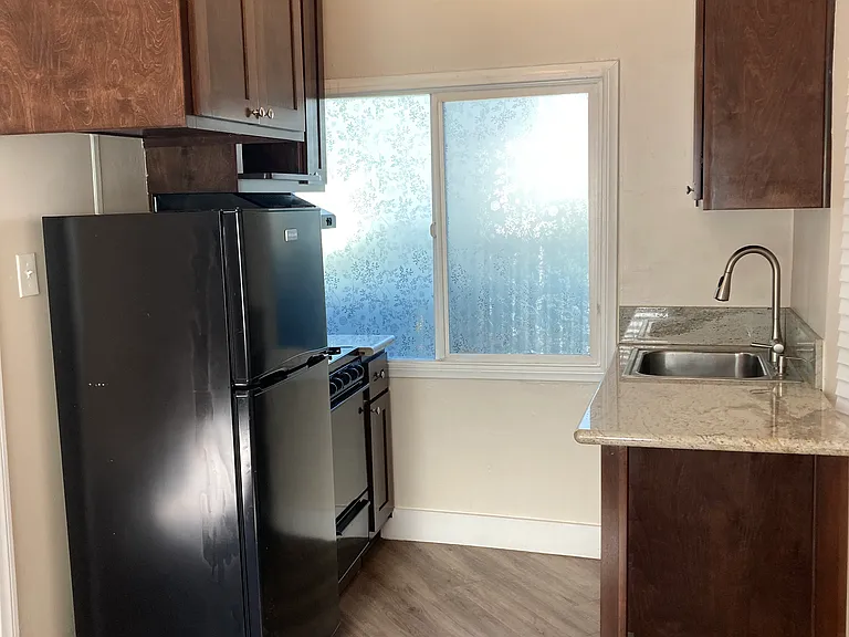 477 Rose Ave #2 — Photo 3