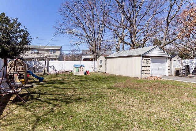1st image of 734 Arlington Dr
