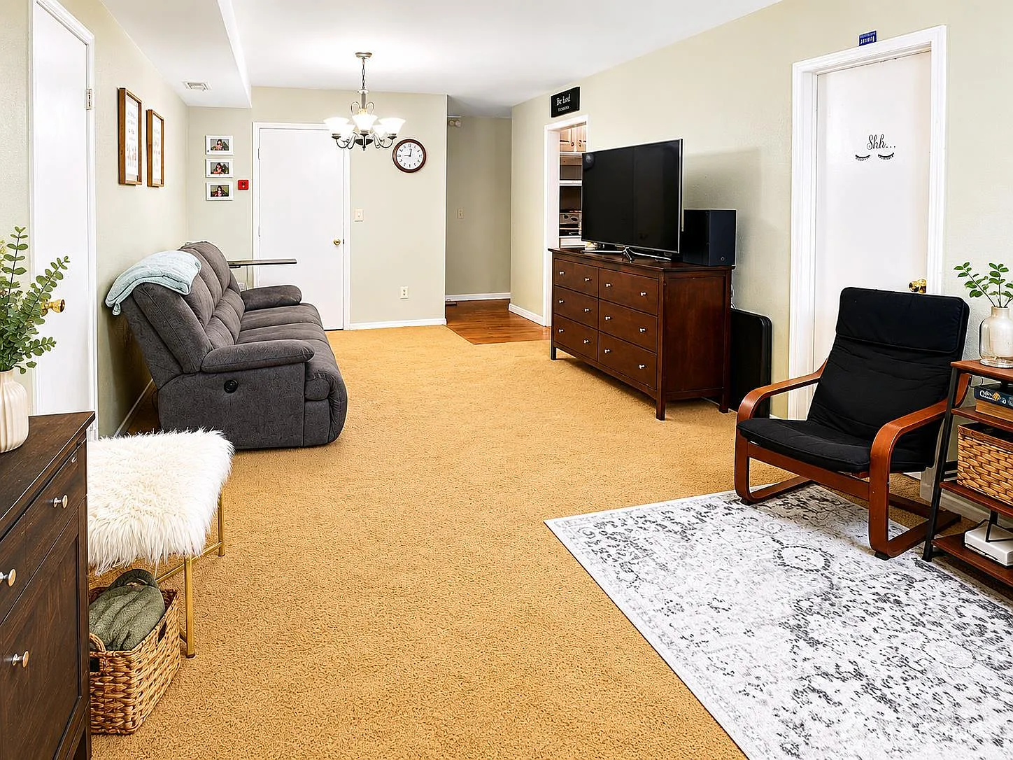 2 bed, 1.0 bath, 896 sqft, $2,300 — Photo 4