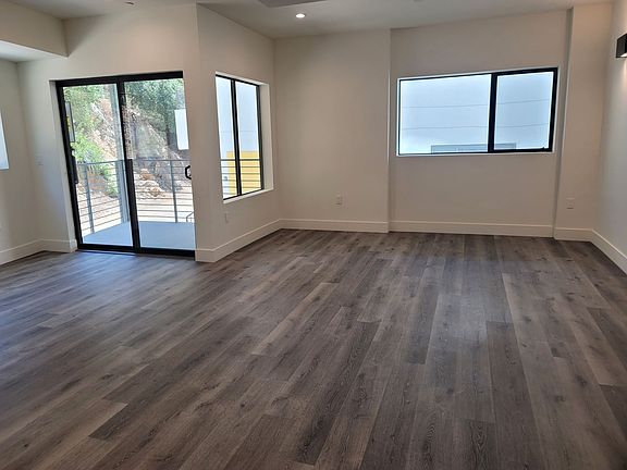 4th image of 862 Moraga Dr #207