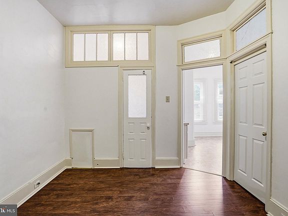 4th image of 2441 Brown St #2R