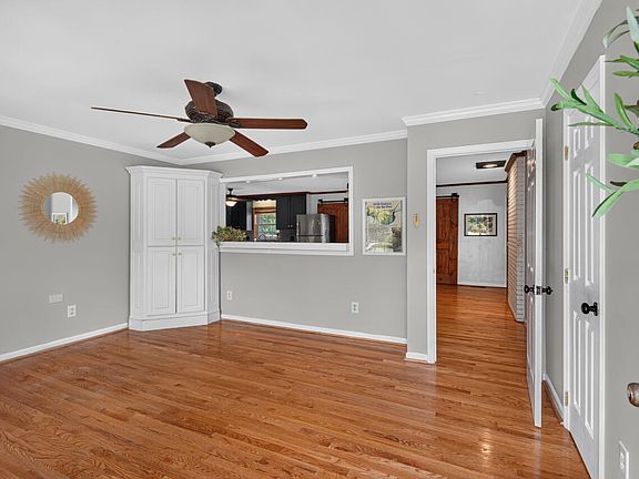 4th image of 300 Buckingham Dr