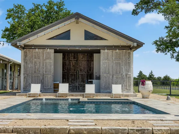 139 Blossom Hill Rd, Round Top, TX 78954