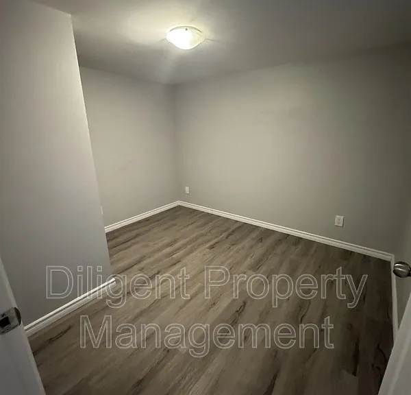 736 Stormont St #LOWER — Photo 23
