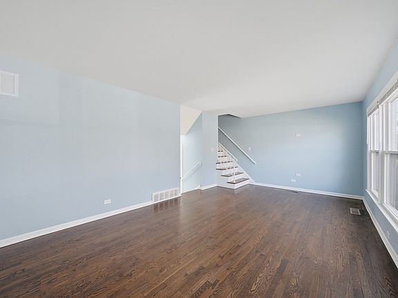 2nd image of 74 W 140th St