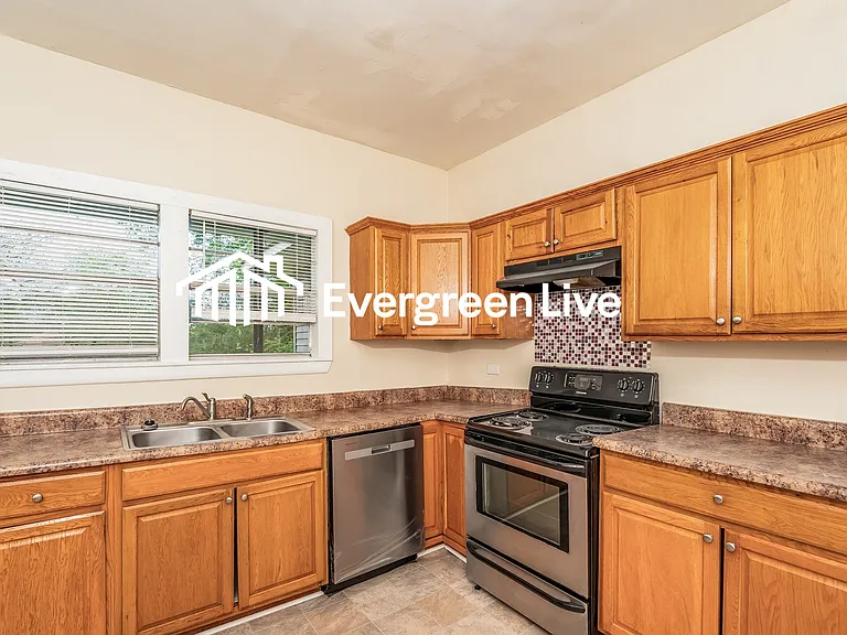 140 8th St NE — Photo 7