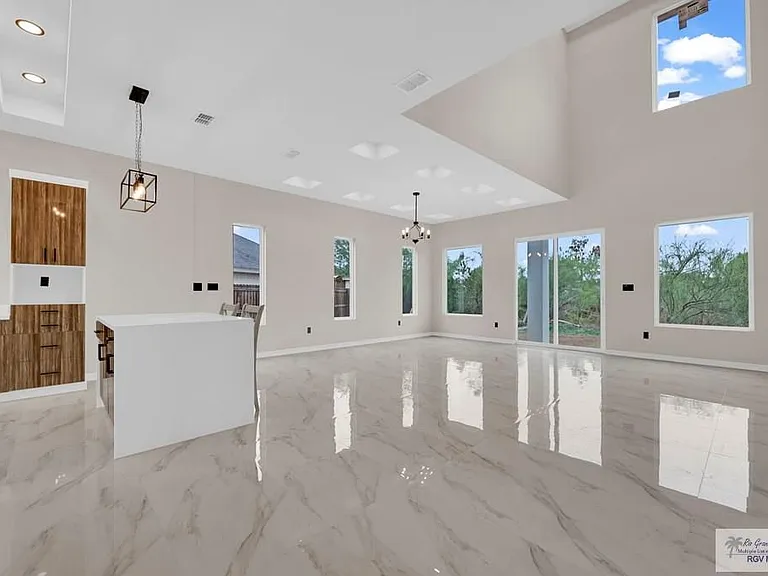 3330 Calle Bolivia — Photo 3