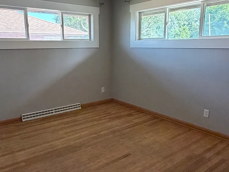 1930 Floraview Dr — Photo 6