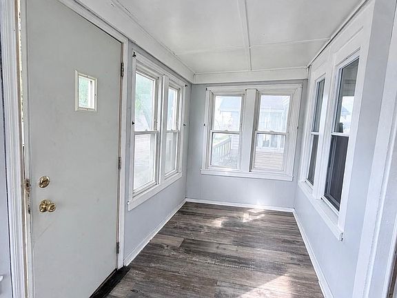 5th image of 153 Dwight St