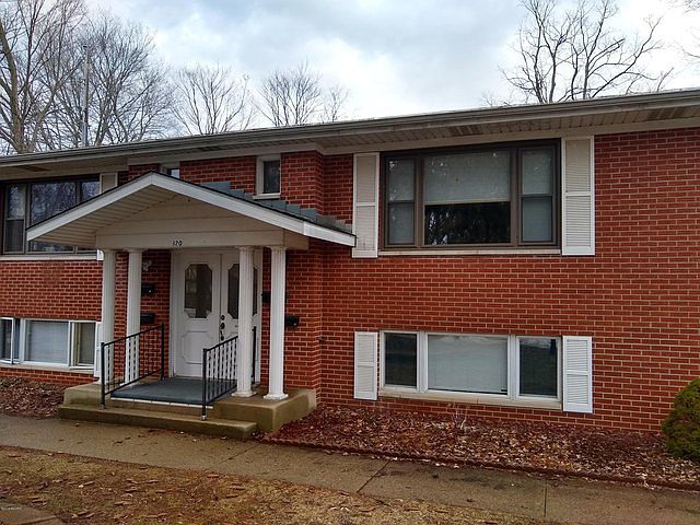 Unit is an building with a total of 4 apartments.