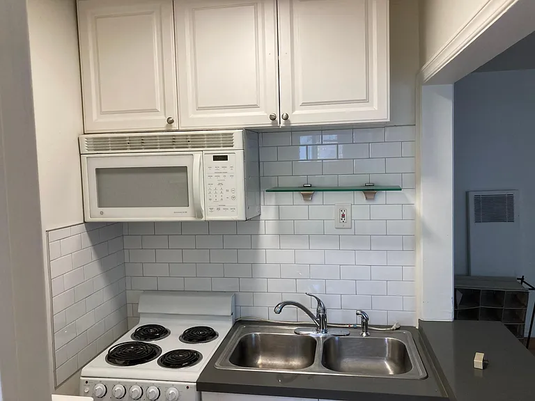 460 S Detroit St #14 — Photo 12