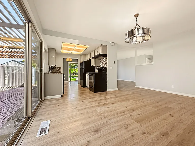 934 Kern Ct — Photo 3