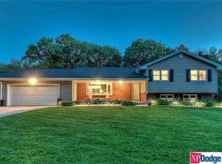 3311 Oakridge Rd, Omaha, NE 68112