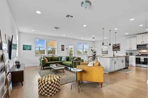 6201 Pine Leaf Trl Photo 1