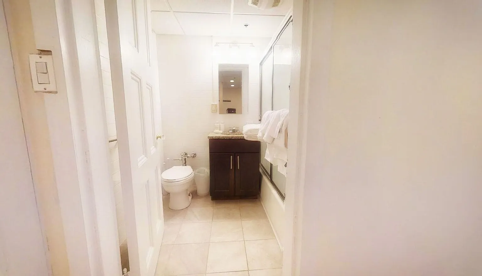 Studio, 400 sqft, $2,400 — Photo 3