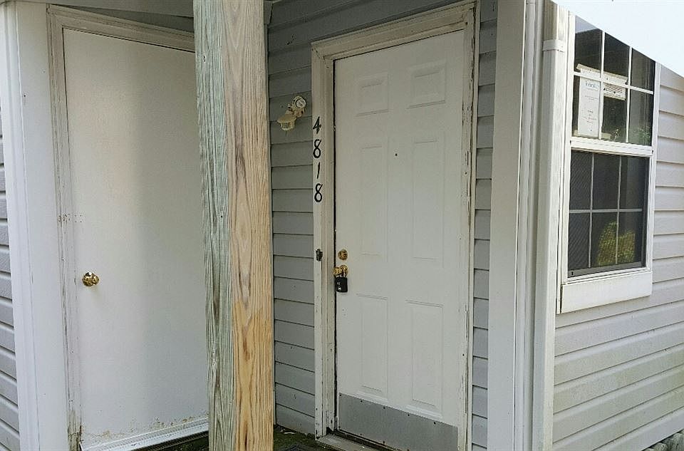 2nd image of 4818 Hawthorne Ln