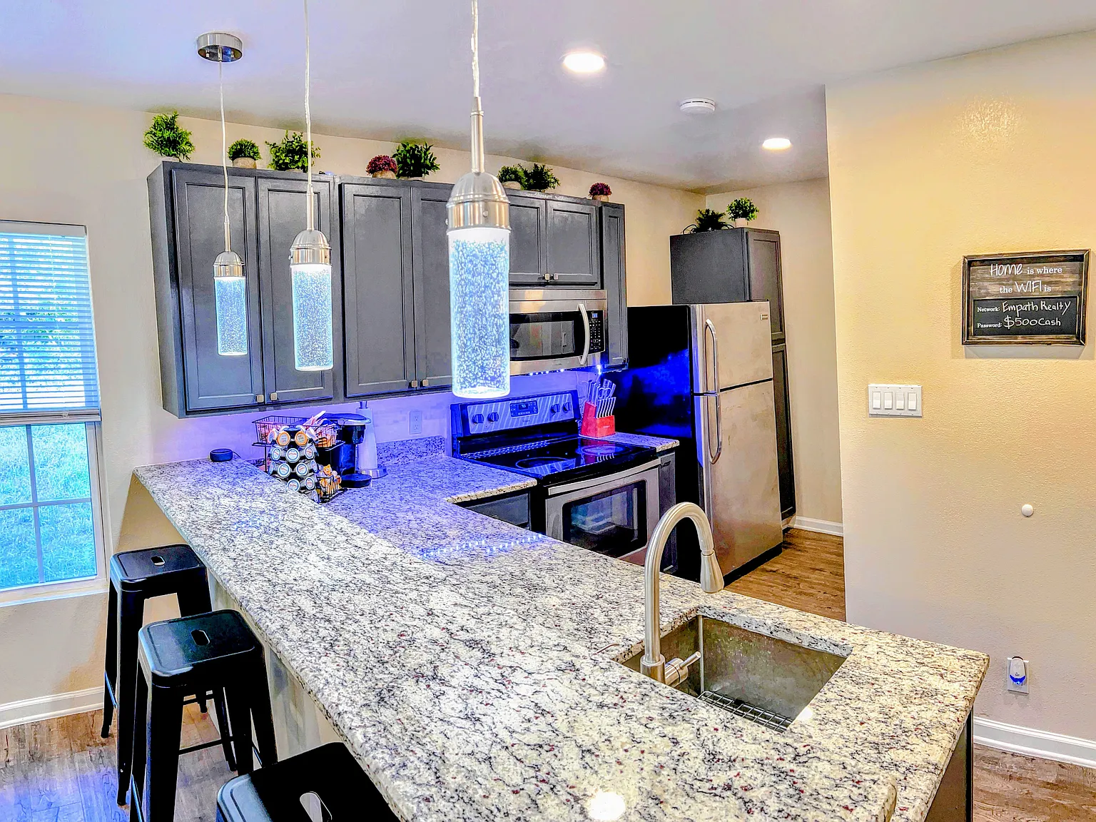 Studio, 472 sqft, $1,300 — Photo 4