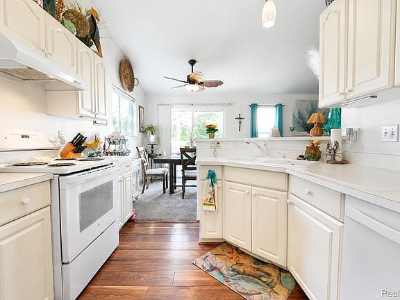 4th image of 6355 Sheppard Dr #92