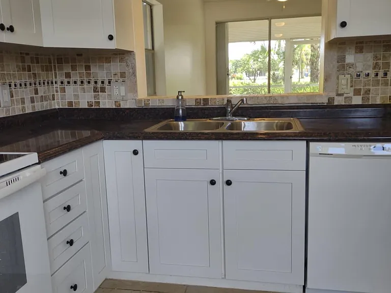 18081 SE Country Club Dr #341 — Photo 6