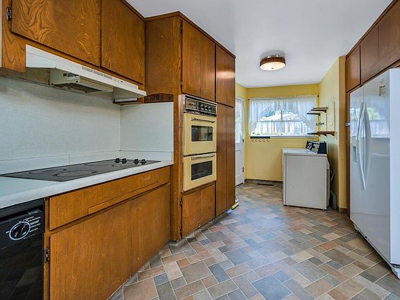 4th image of 735 Hunt Avenue