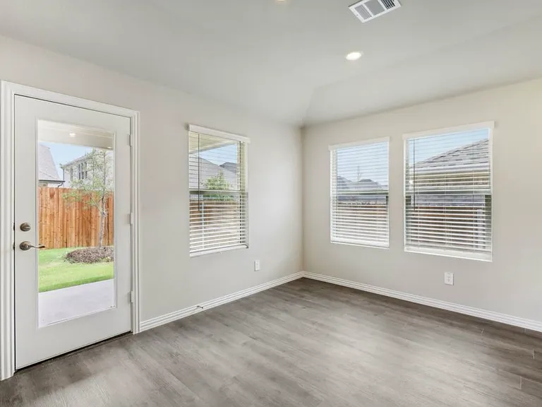 612 Huntley Dr — Photo 17