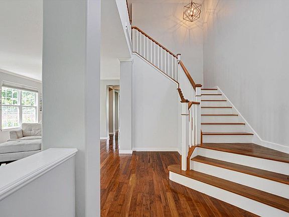 5th image of 1008 Dolores Ct