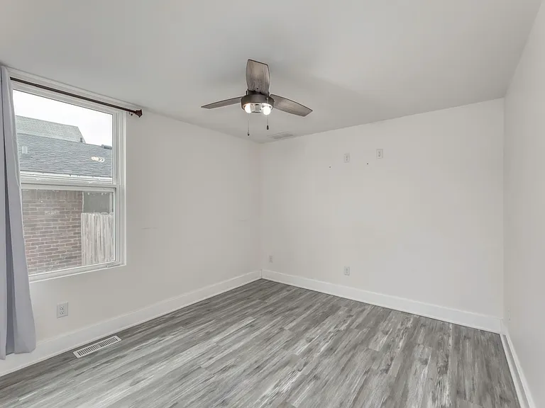 1113 W 18th St — Photo 5