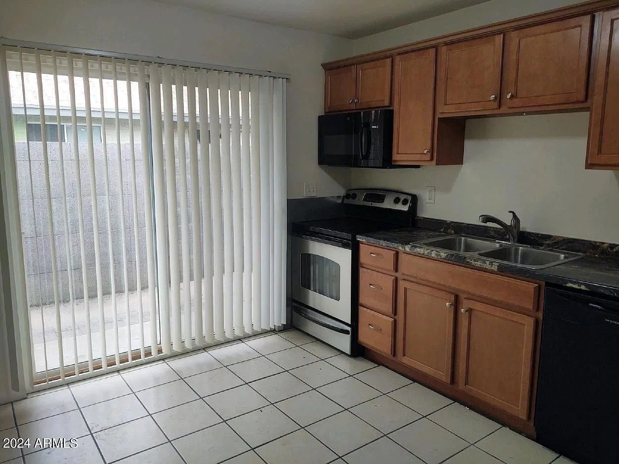 2 bed, 1000 sqft, $1,800 — Photo 3