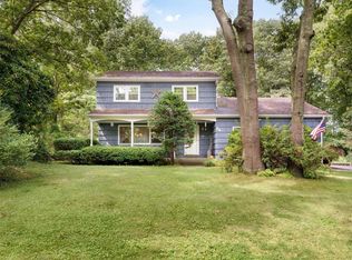 34 Whitewood Dr, Rocky Point, NY 11778