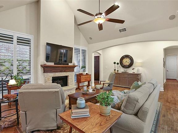4th image of 711 Evelake Ct