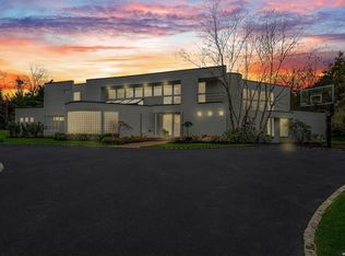 1 Vista Dr, Syosset, NY 11791