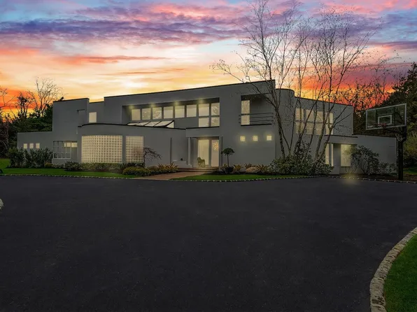 1 Vista Drive, Laurel Hollow, NY 11791