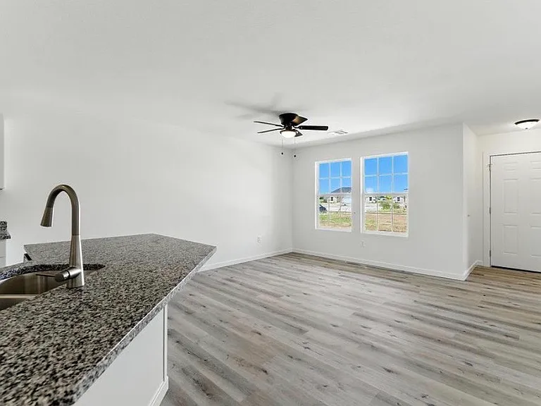 1148 Harbor Dr — Photo 6