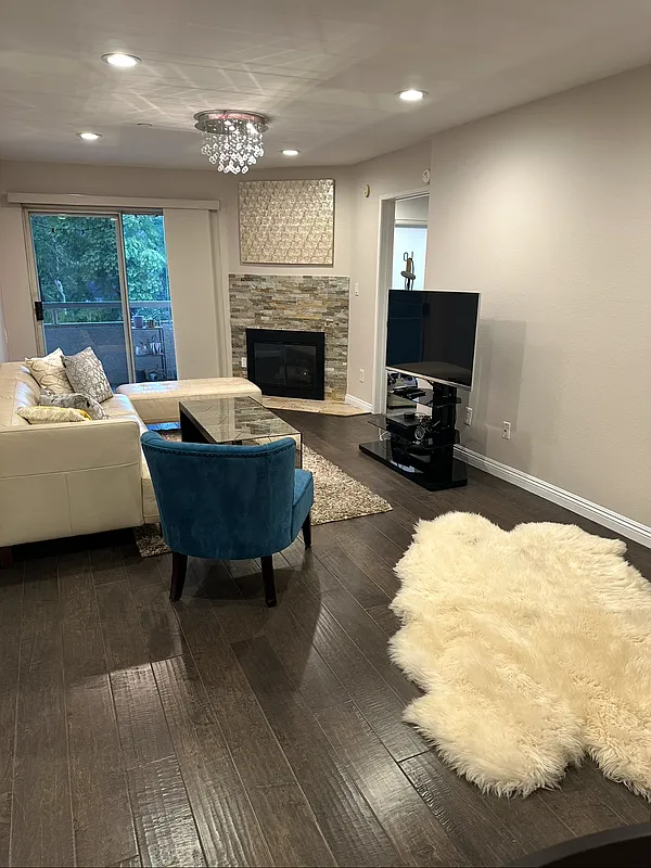 10960 Ashton Ave — Photo 4