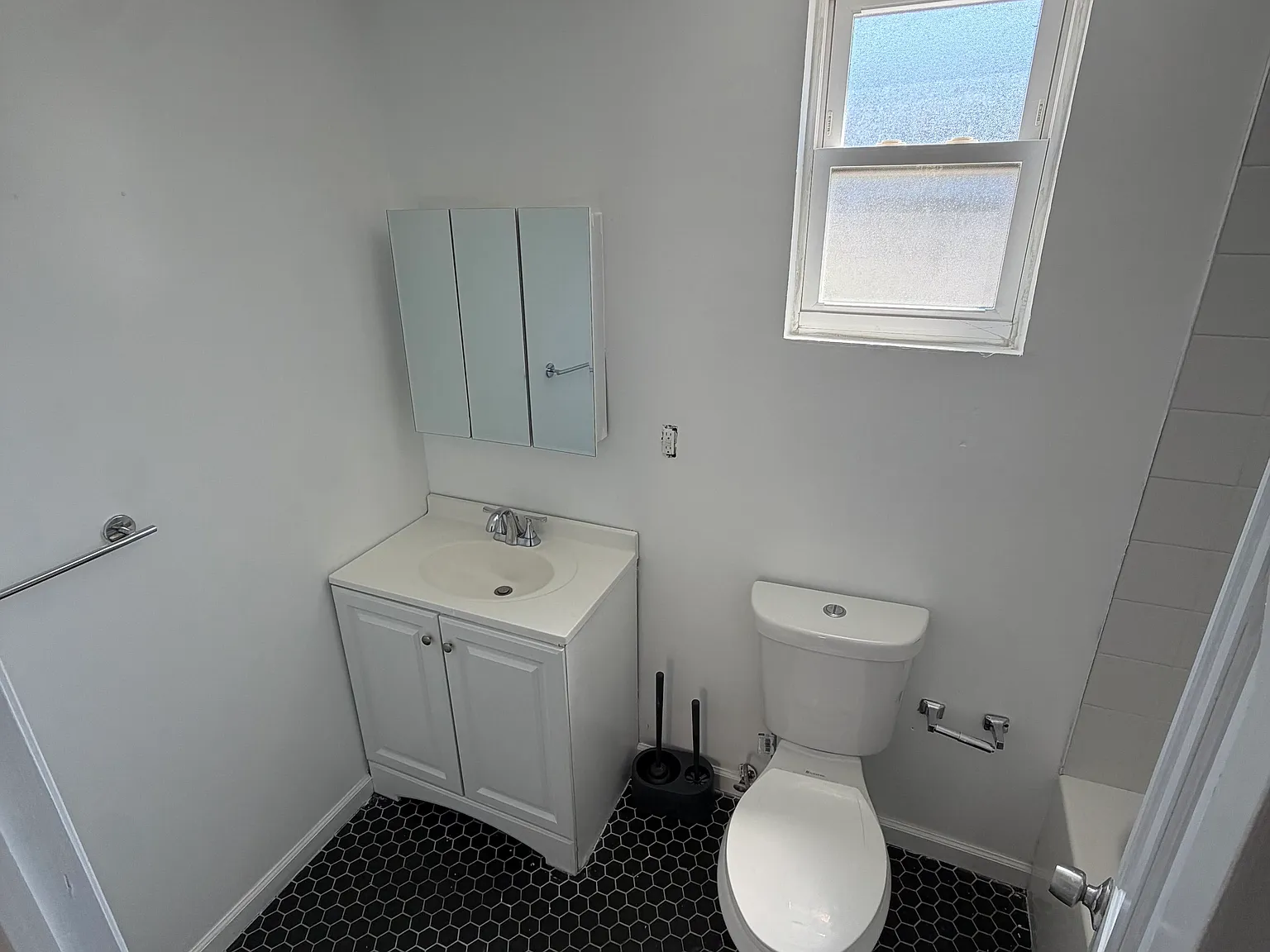 3 bed, $3,373 — Photo 2