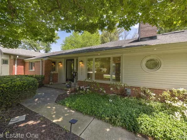 30930 Sudbury St, Farmington Hills, MI 48331