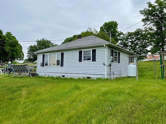 3rd image of 627 Cranberry St