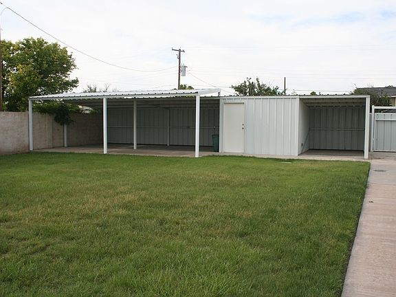 4th image of 832 Oxford Dr