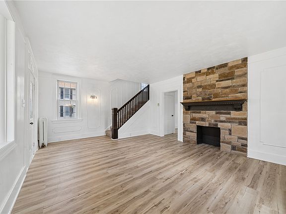 4th image of 302 N 6th St