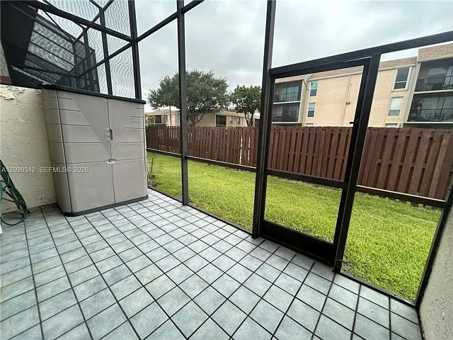 4401 SW 70th Ter — Photo 6
