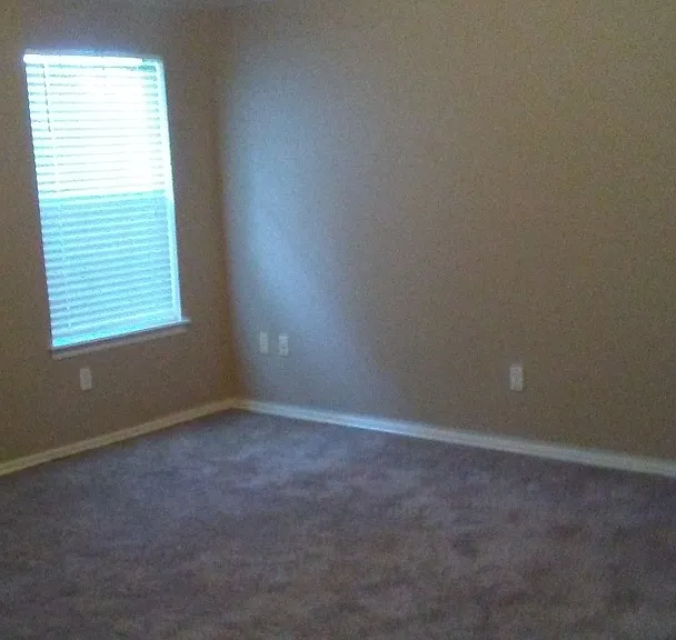 1328 Woodcreek Dr — Photo 3