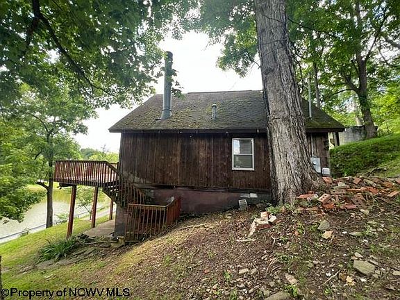 3rd image of 564 Maple Lake Rd