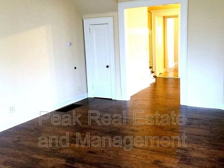 253 Eastern Ave SE — Photo 5