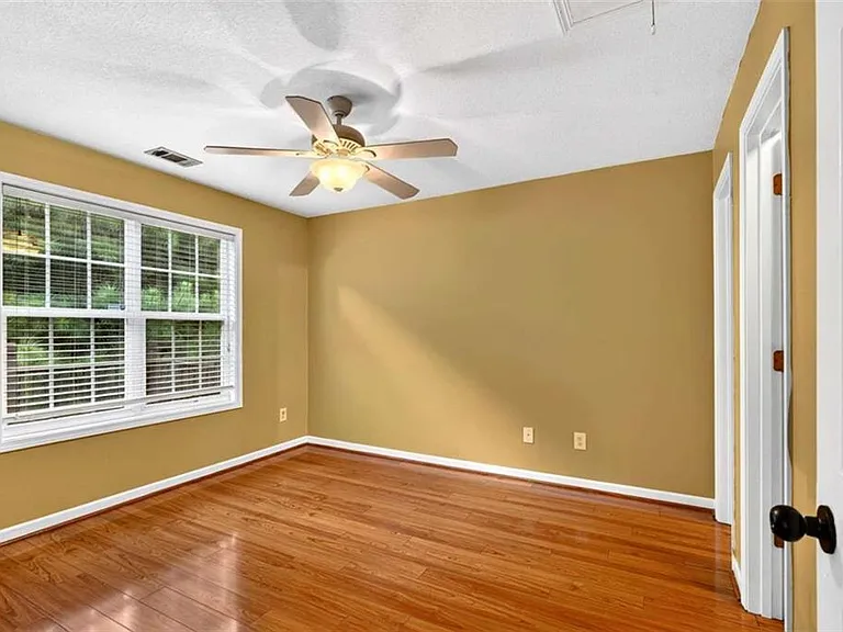 744 W Vincent Dr — Photo 21